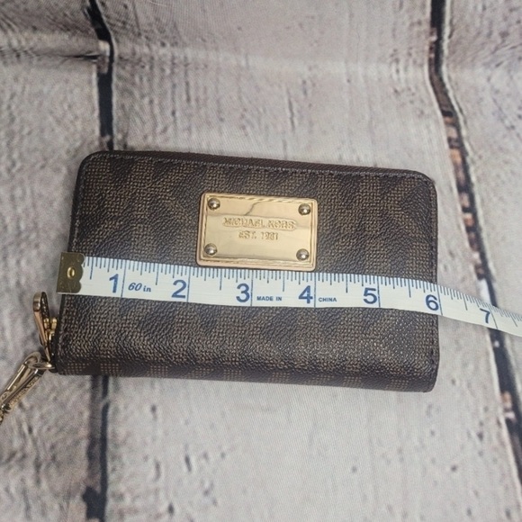 Michael Kors Jet Set Monogram Brown Wristlet - Picture 9 of 10